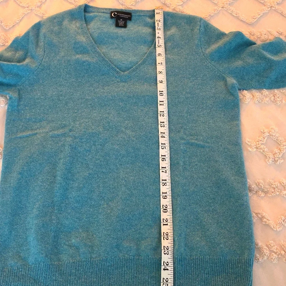 Bloomingdale's 100% marl teal colored cashmere women's v neck sweater sz med